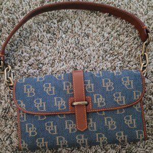 Dooney and Bourke clutch